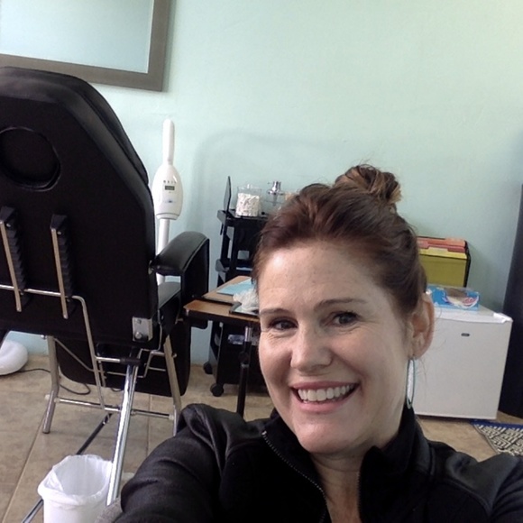 Meet your Posher, Julie - Picture 2 of 4